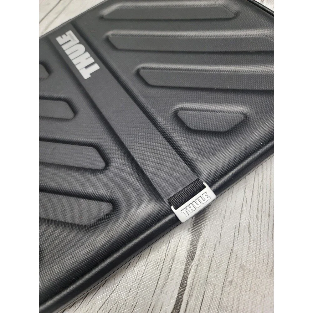 Thule Sweden Gauntlet 13x9.5 15 In Laptop Case Black Tablet sleeve zipper travel